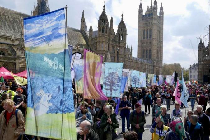 Hangings are carried past Westminster